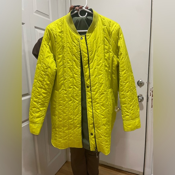This is a large Banana Republic reversible bomber jacket - Picture 5 of 6